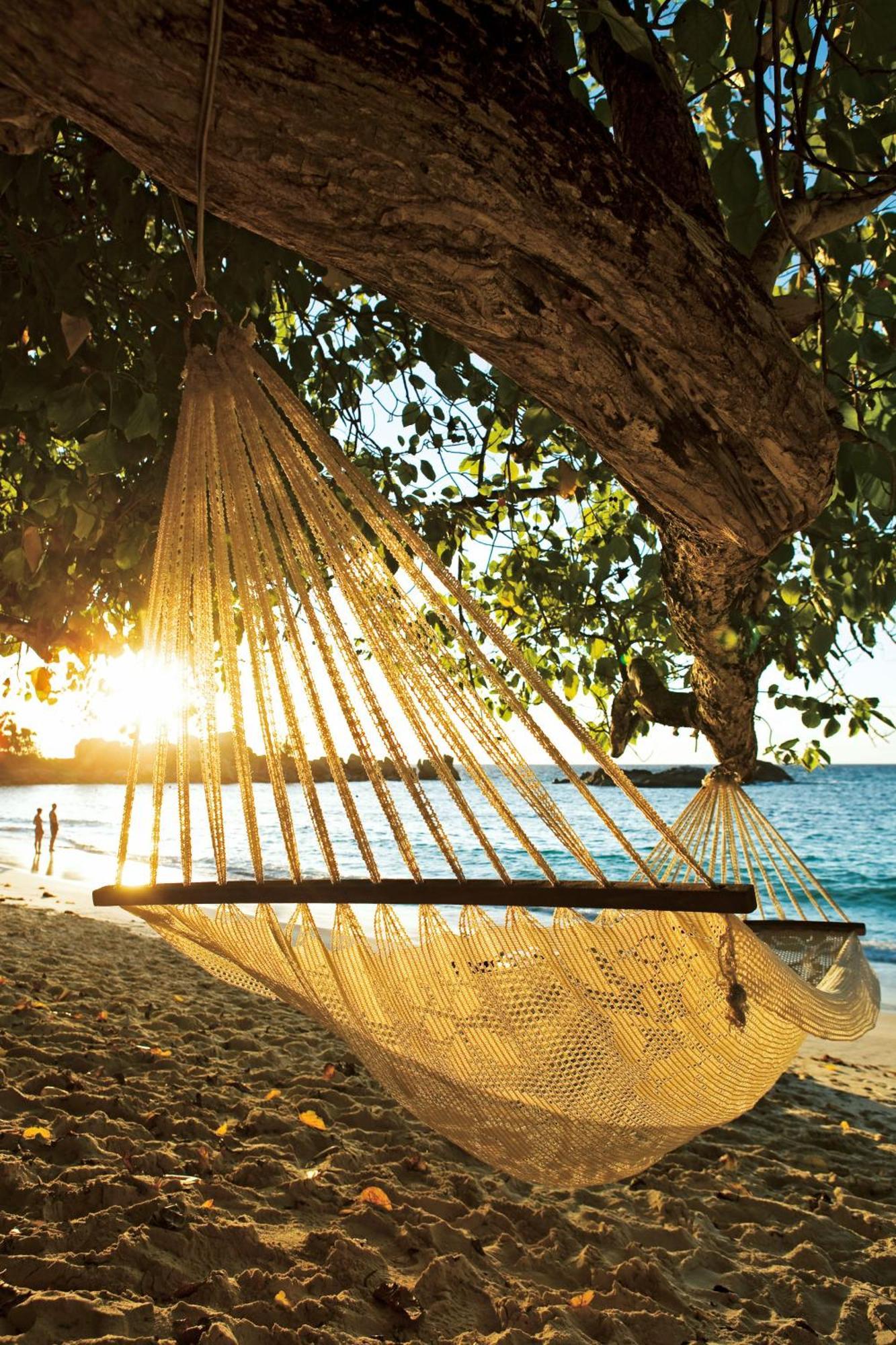 Constance Lemuria Grand Anse  Luaran gambar Hammock on a beach