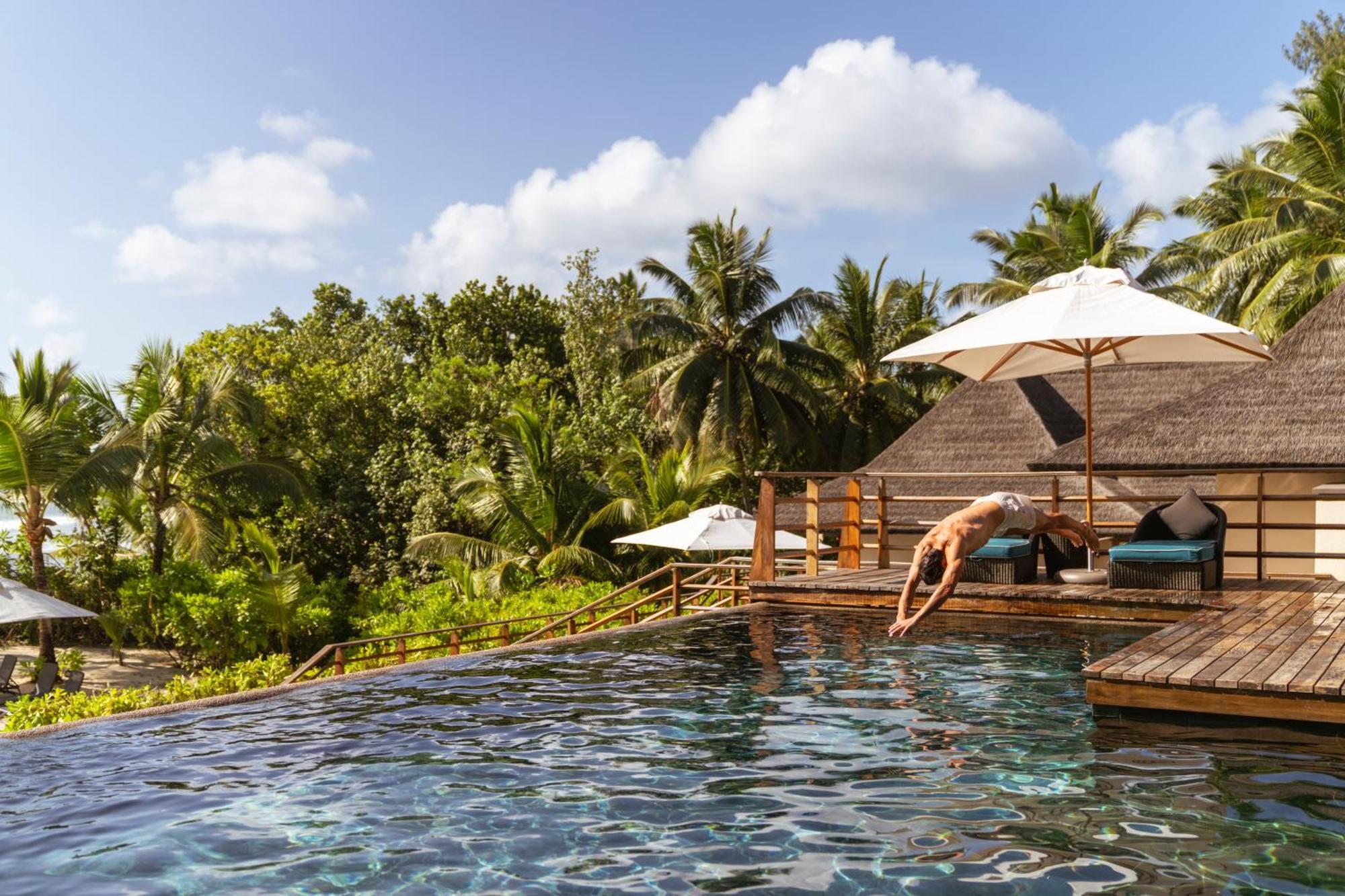 Constance Lemuria Grand Anse  Luaran gambar The resort's infinity pool