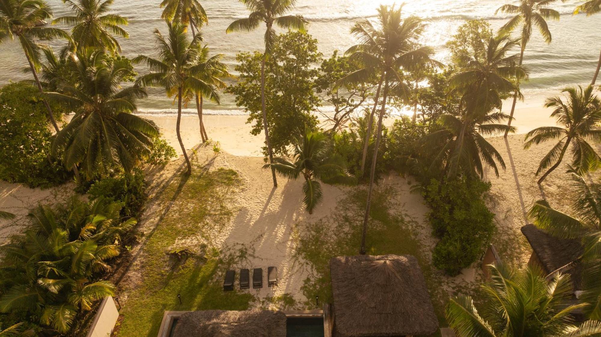 Constance Lemuria Grand Anse  Luaran gambar Sunset at the beach