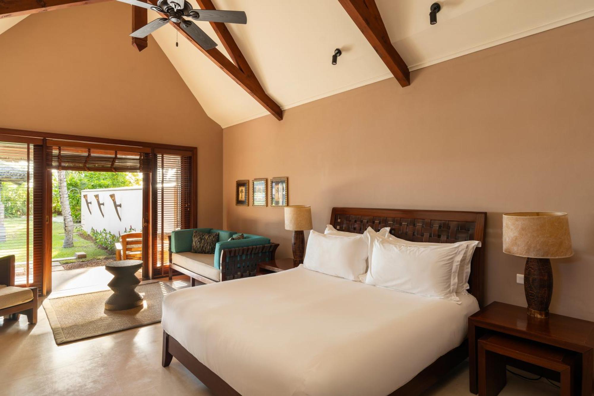Constance Lemuria Grand Anse  Luaran gambar A bedroom at the resort