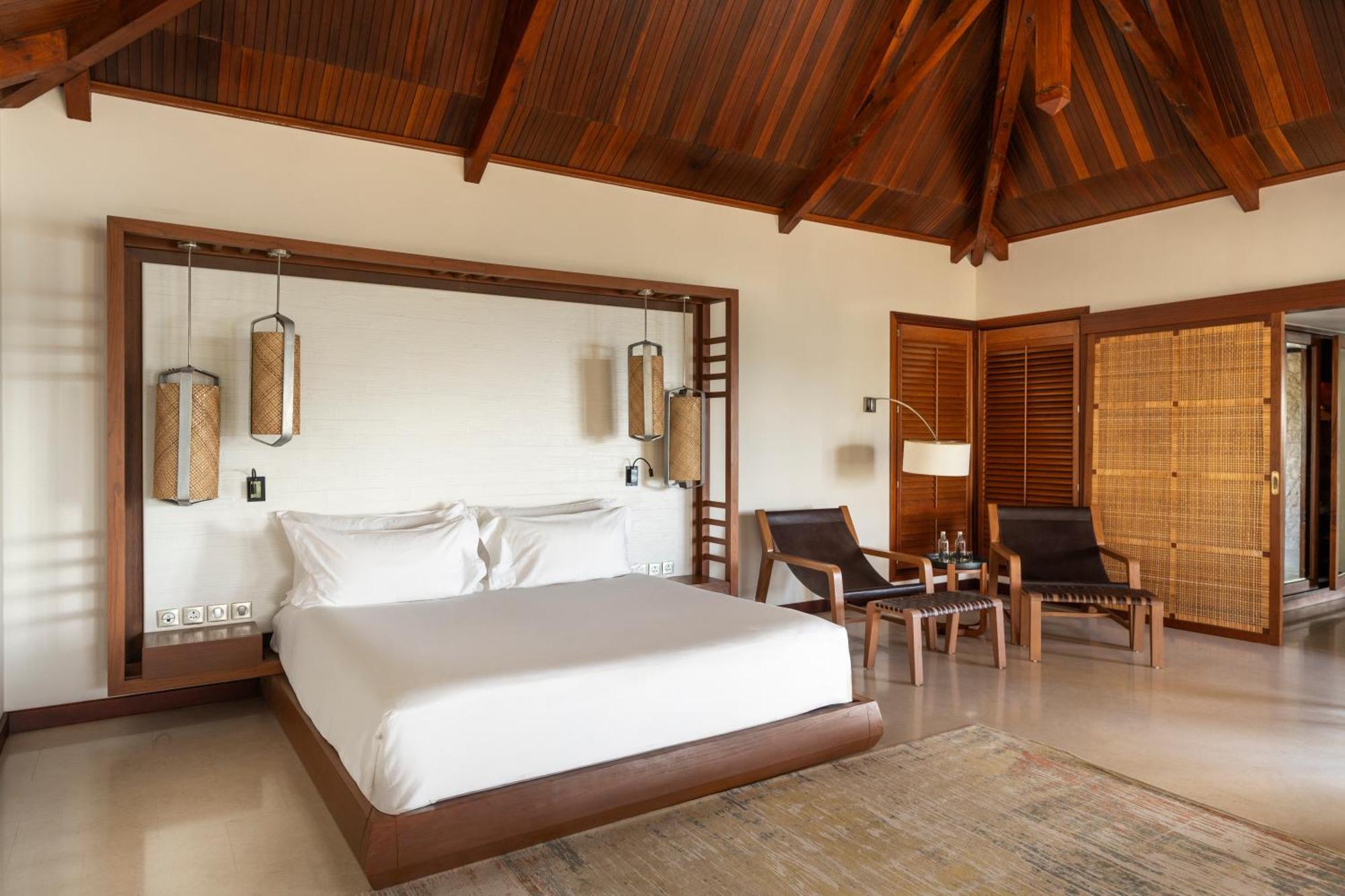 Constance Lemuria Grand Anse  Luaran gambar A bedroom at the resort
