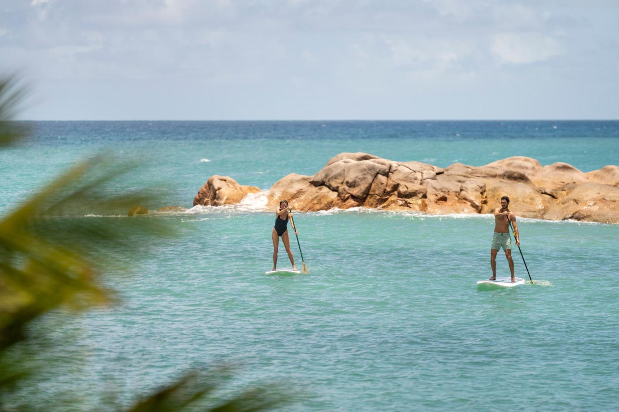 Constance Lemuria Grand Anse  Luaran gambar Stand up paddle boarders on the bay