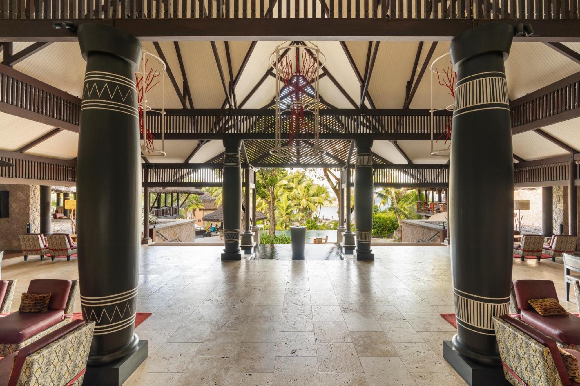 Constance Lemuria Grand Anse  Luaran gambar The lobby of the Four Seasons Resort