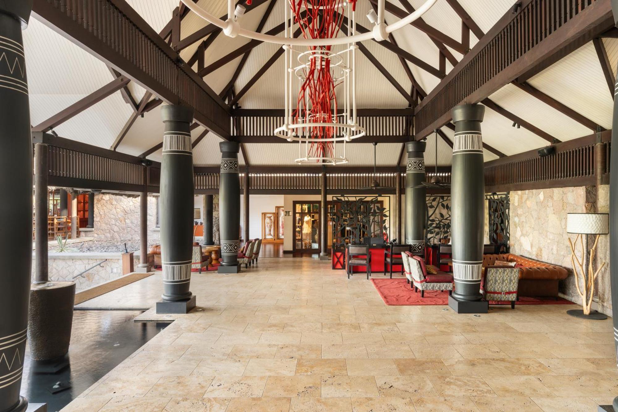 Constance Lemuria Grand Anse  Luaran gambar The lobby of the hotel