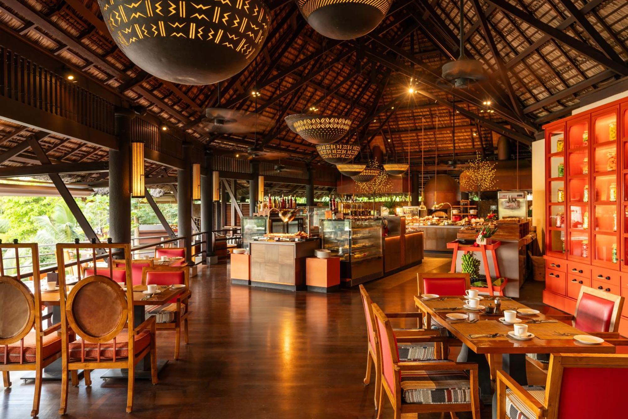 Constance Lemuria Grand Anse  Luaran gambar The interior of the restaurant