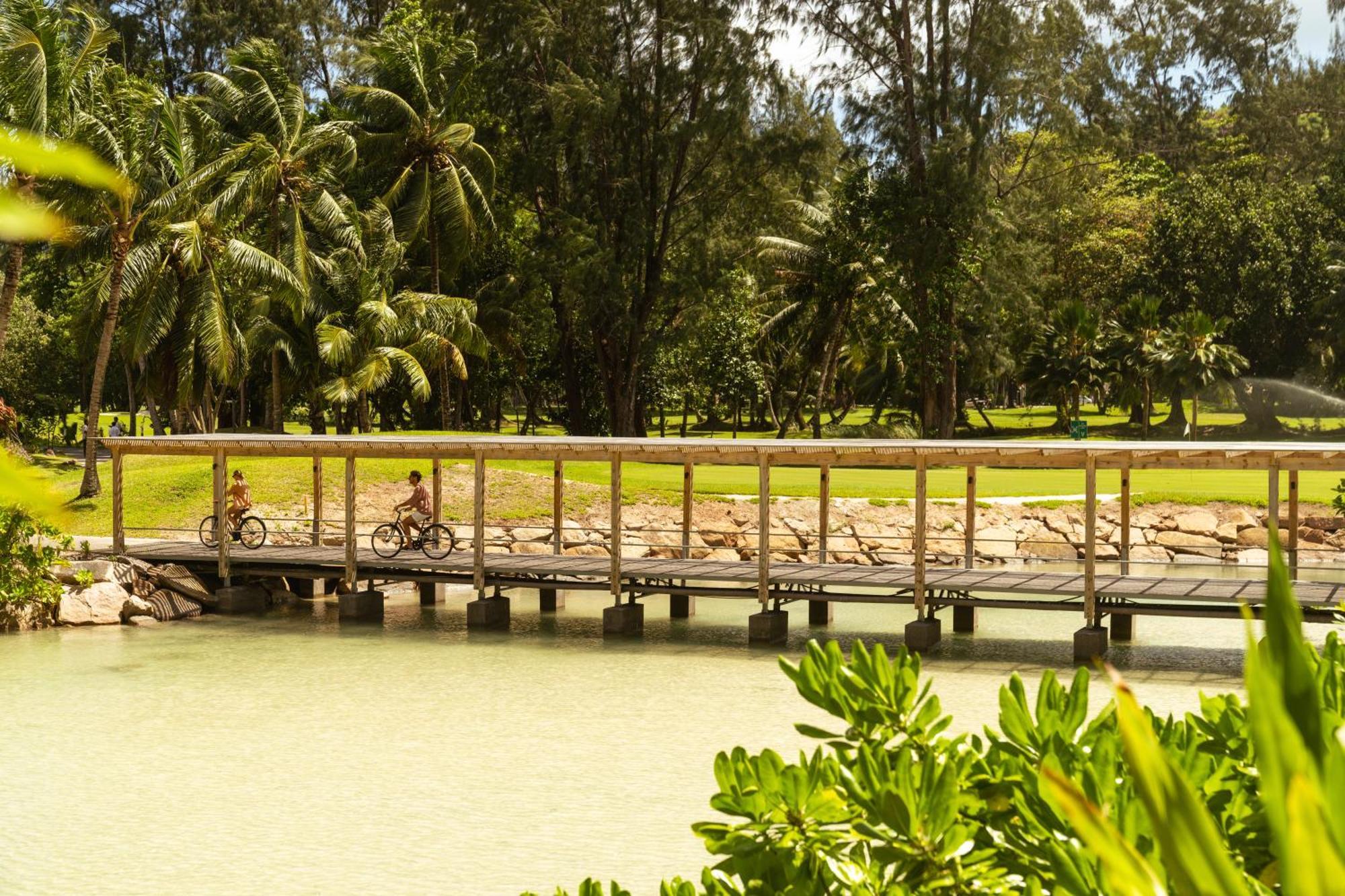 Constance Lemuria Grand Anse  Luaran gambar The bridge at the golf course