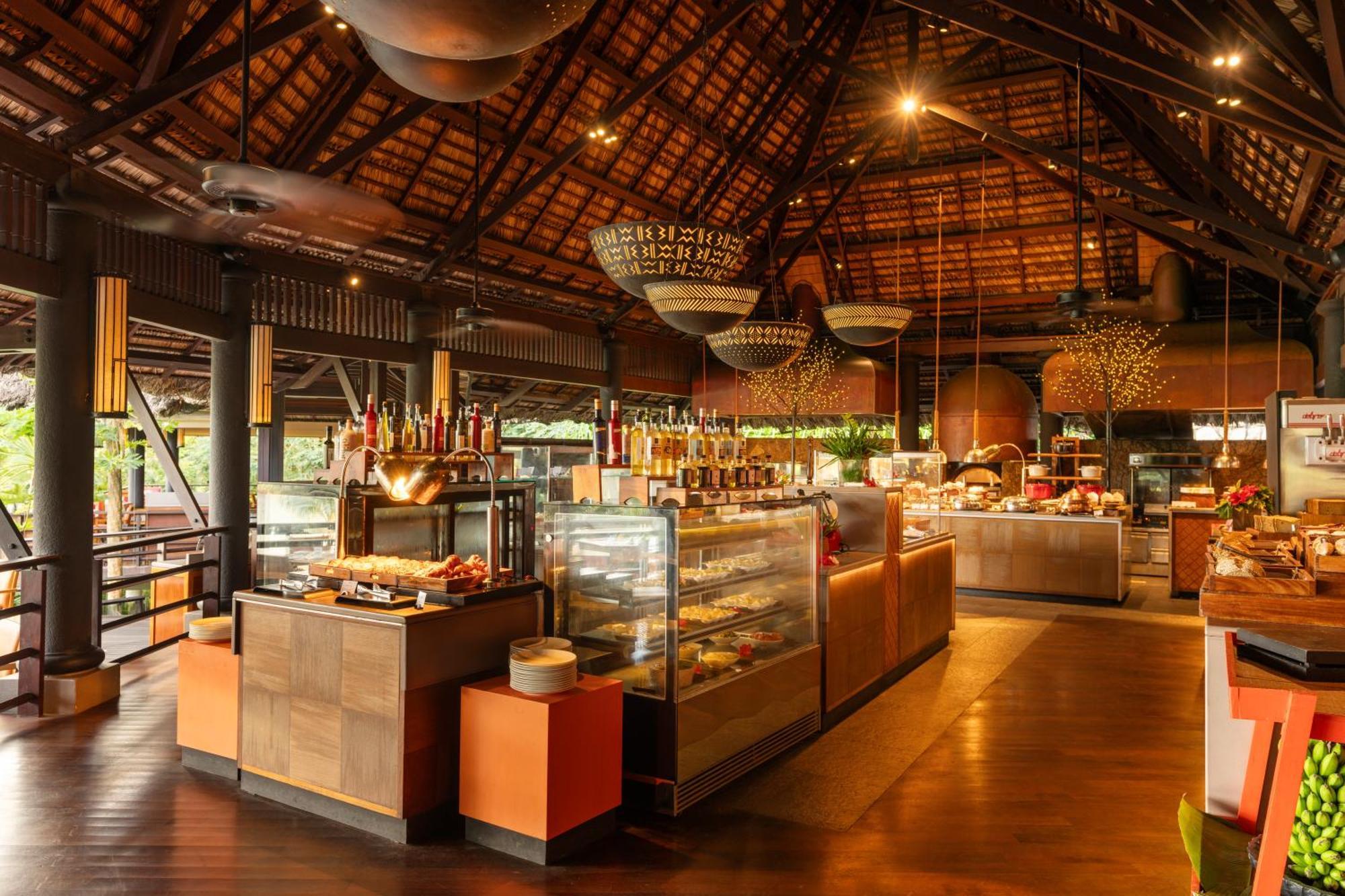Constance Lemuria Grand Anse  Luaran gambar The interior of the restaurant